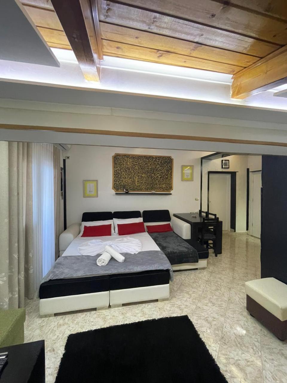 Vila Katalea จีโรคาสเตอร์ ภายนอก รูปภาพ