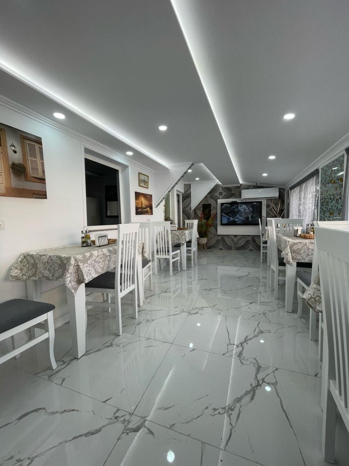 Vila Katalea จีโรคาสเตอร์ ภายนอก รูปภาพ