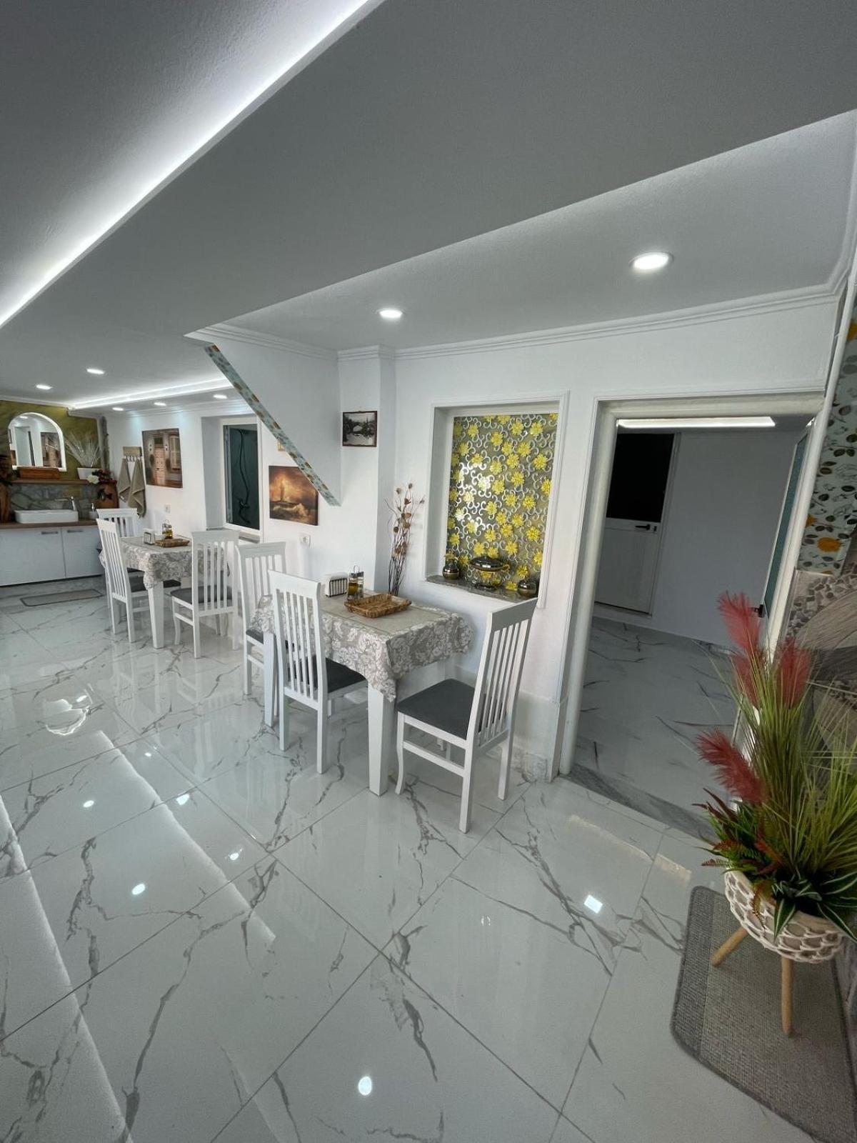 Vila Katalea จีโรคาสเตอร์ ภายนอก รูปภาพ