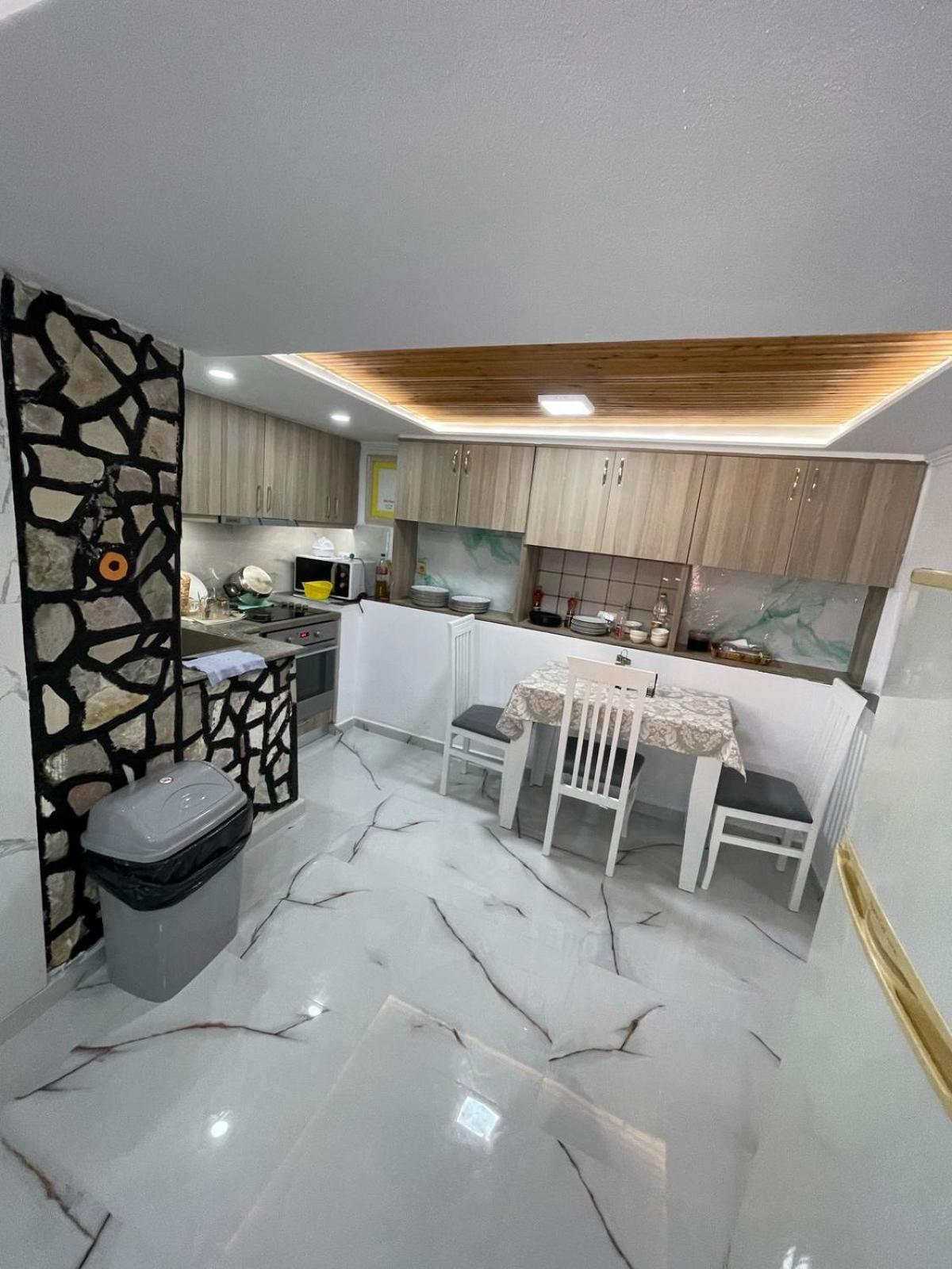 Vila Katalea จีโรคาสเตอร์ ภายนอก รูปภาพ